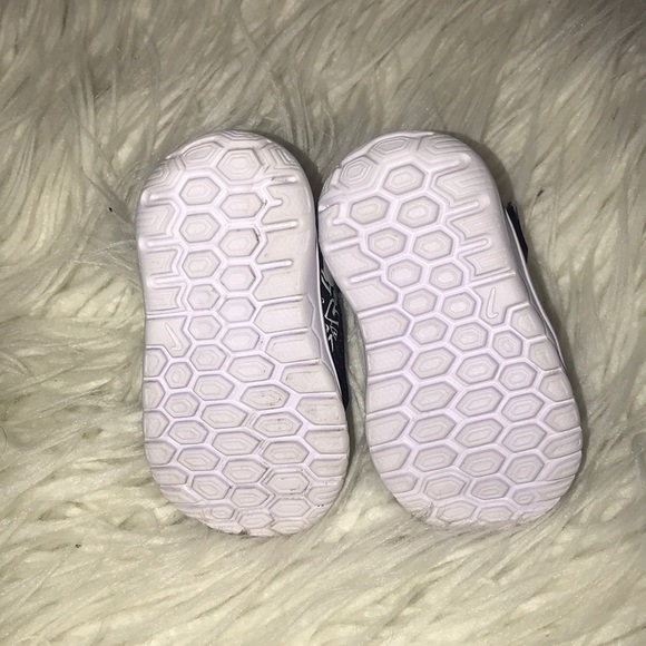 Baby Nike sneakers - Picture 2 of 4